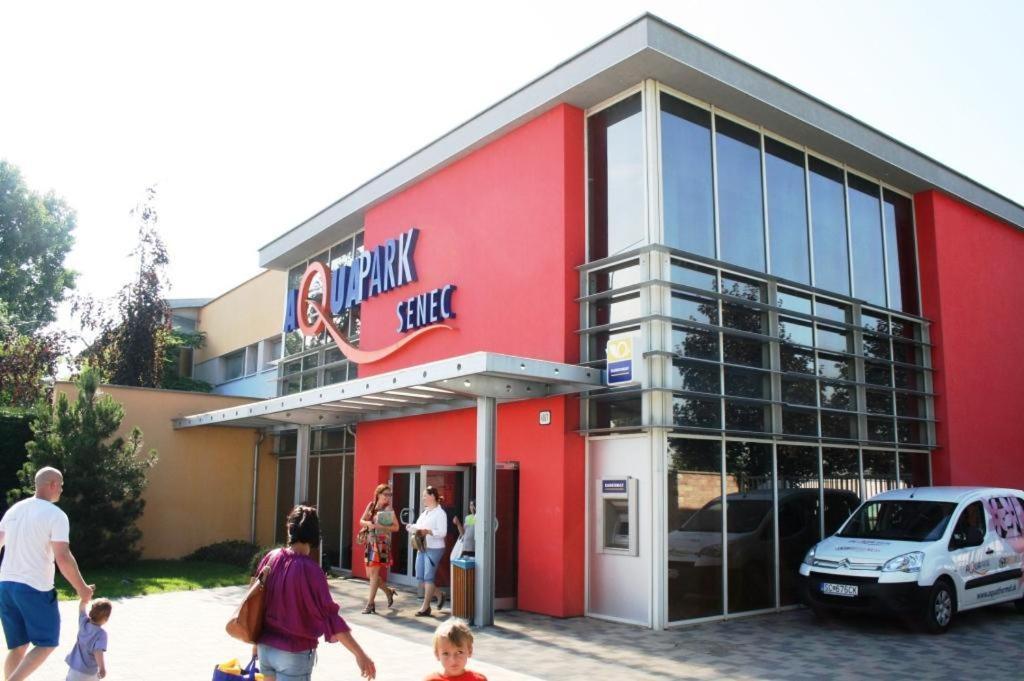 Galeria Stastie Daire Senec Dış mekan fotoğraf