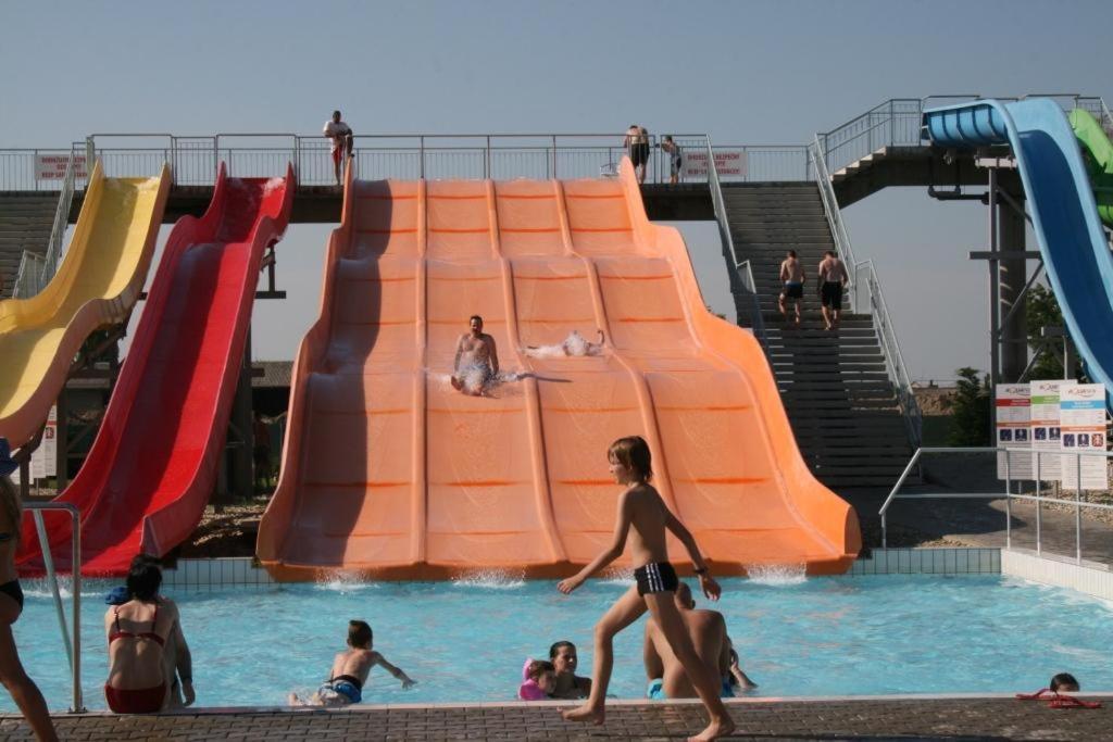 Galeria Stastie Daire Senec Dış mekan fotoğraf